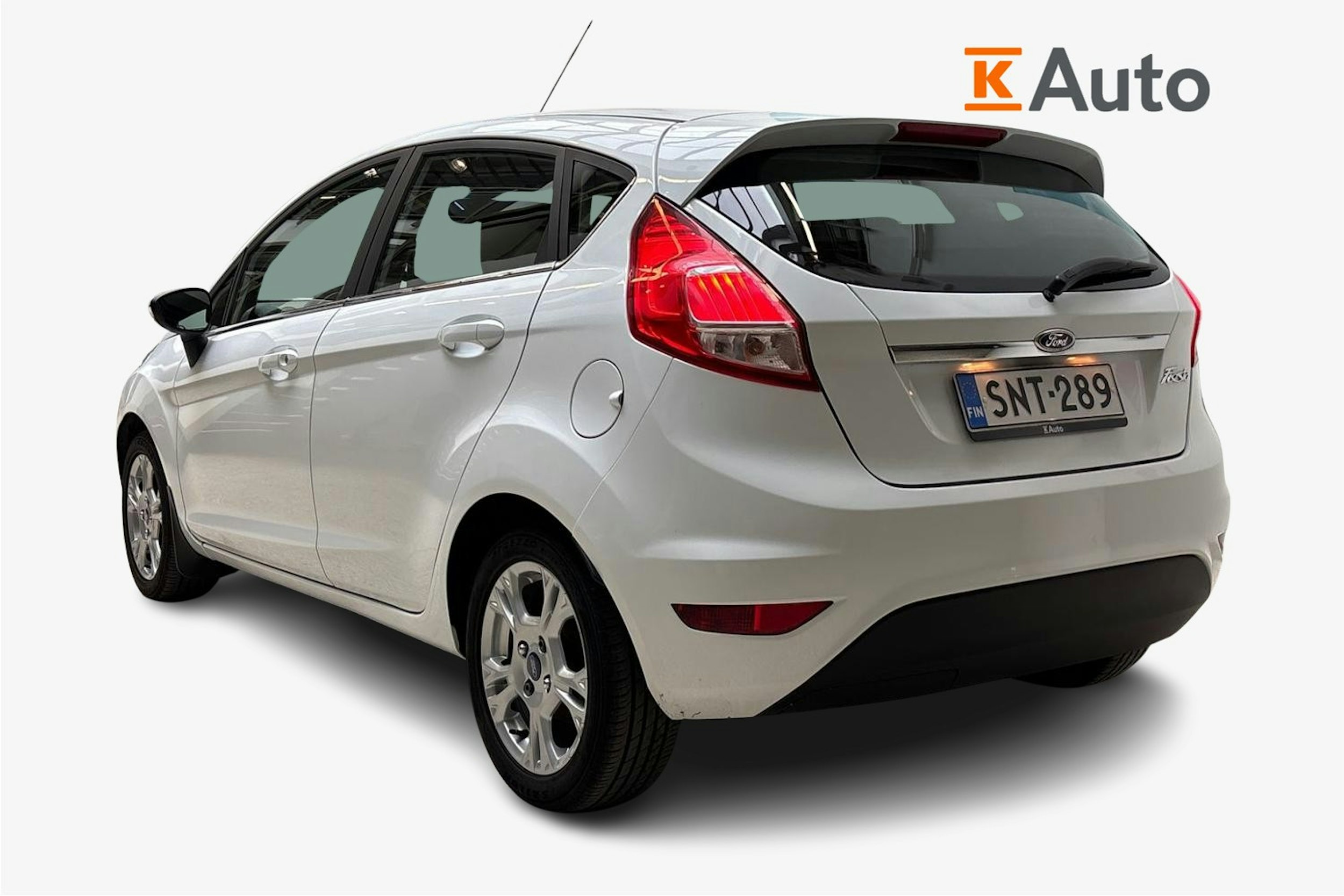 Valkoinen Ford FIESTA 2016 kuva 2.