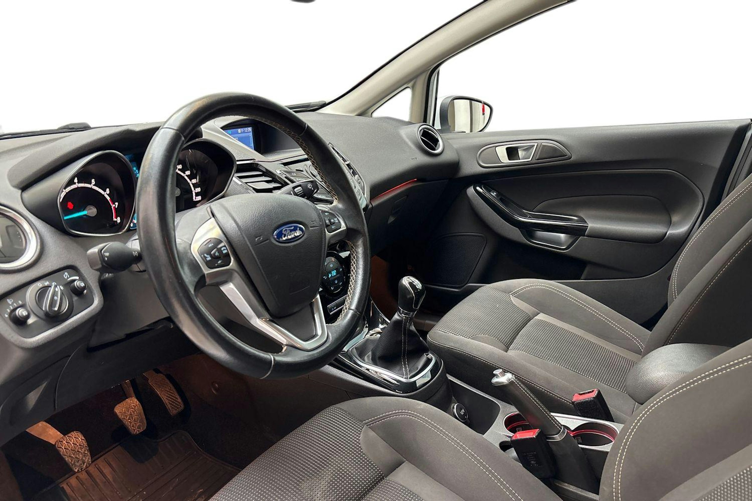 Valkoinen Ford FIESTA 2016 kuva 6.