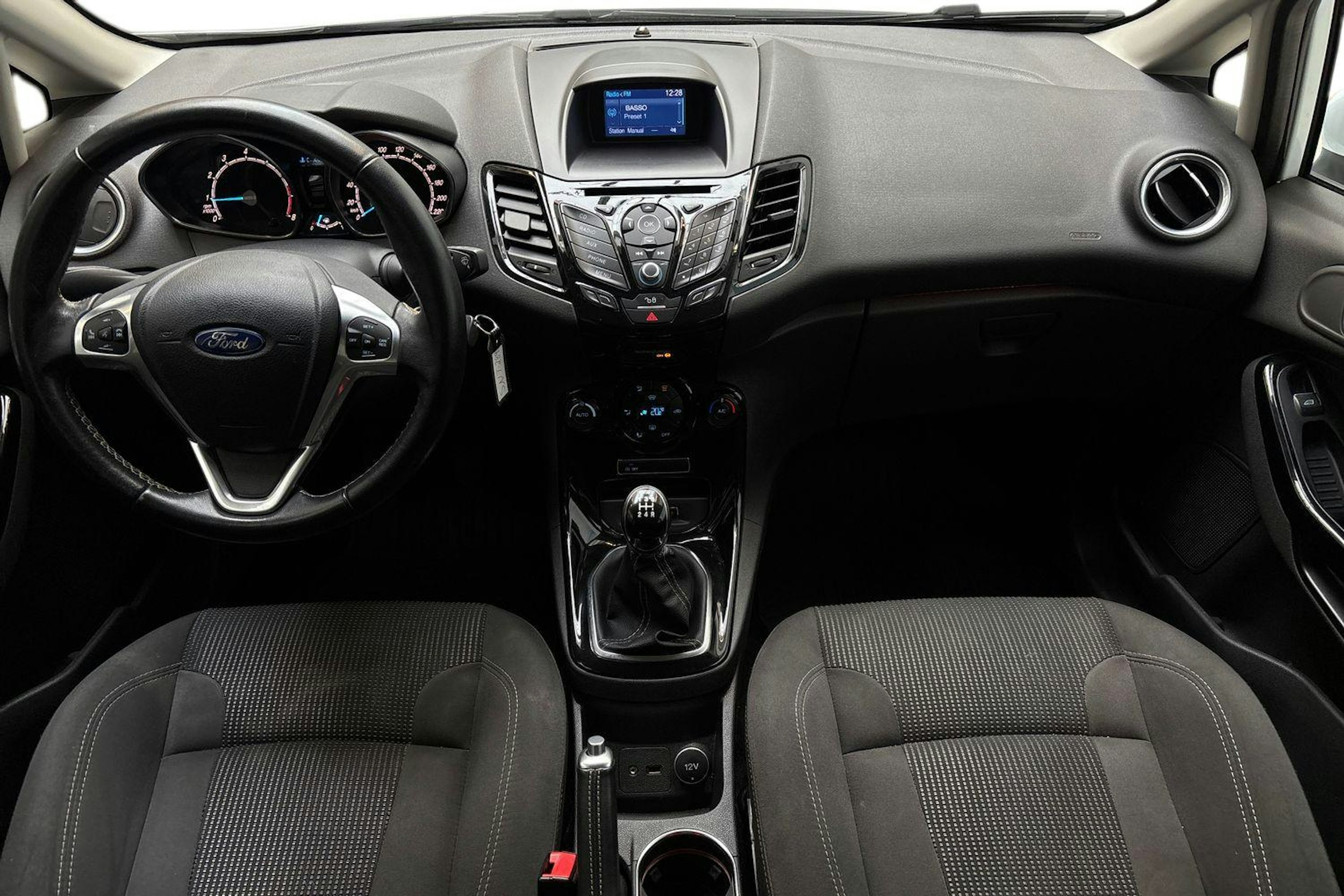 Valkoinen Ford FIESTA 2016 kuva 7.
