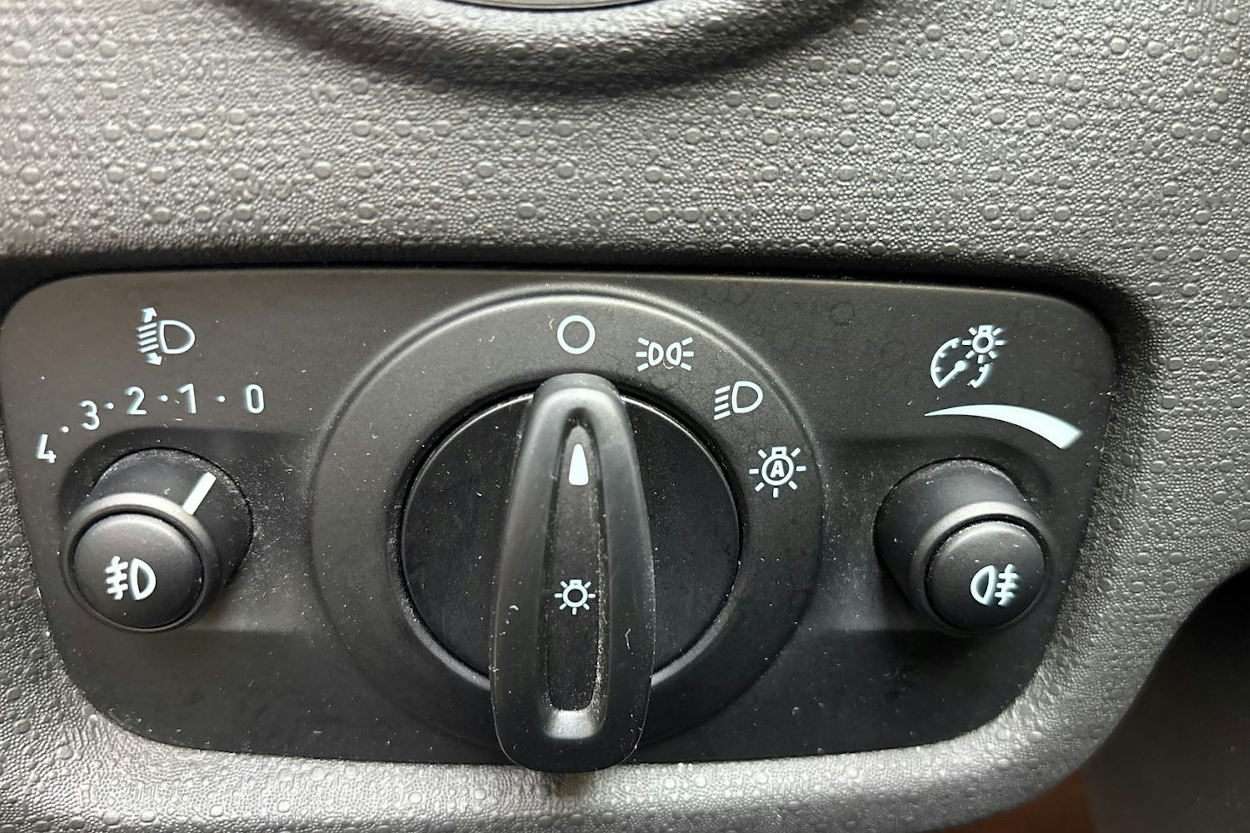 Valkoinen Ford FIESTA 2016 kuva 13.