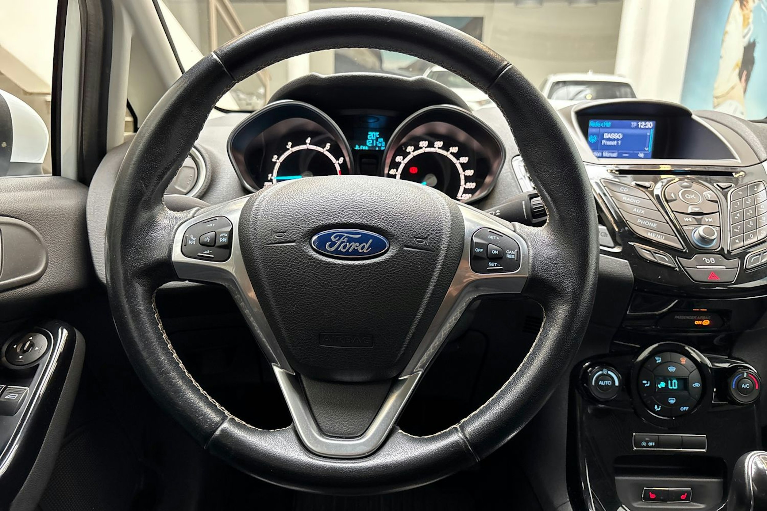 Valkoinen Ford FIESTA 2016 kuva 14.