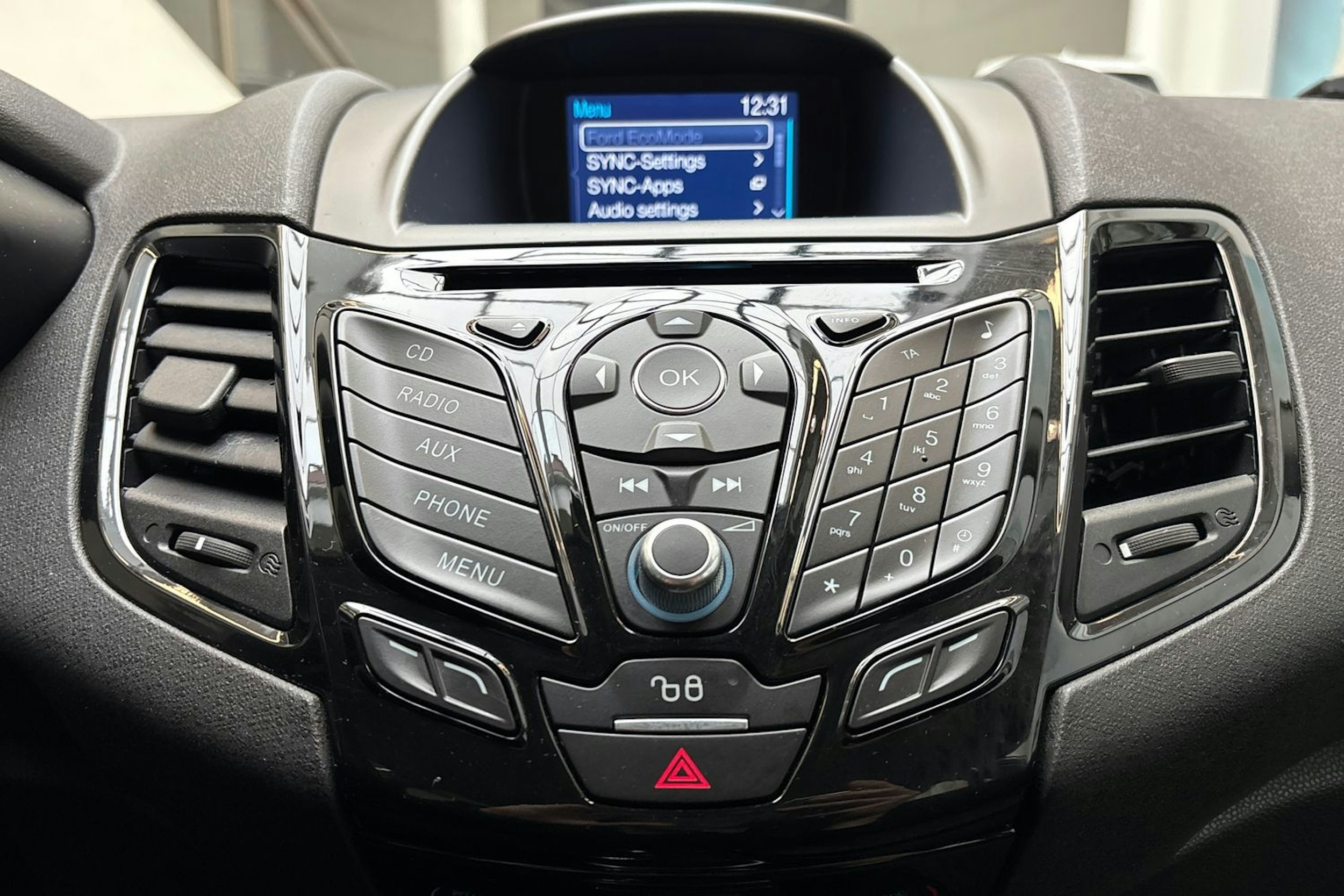 Valkoinen Ford FIESTA 2016 kuva 16.