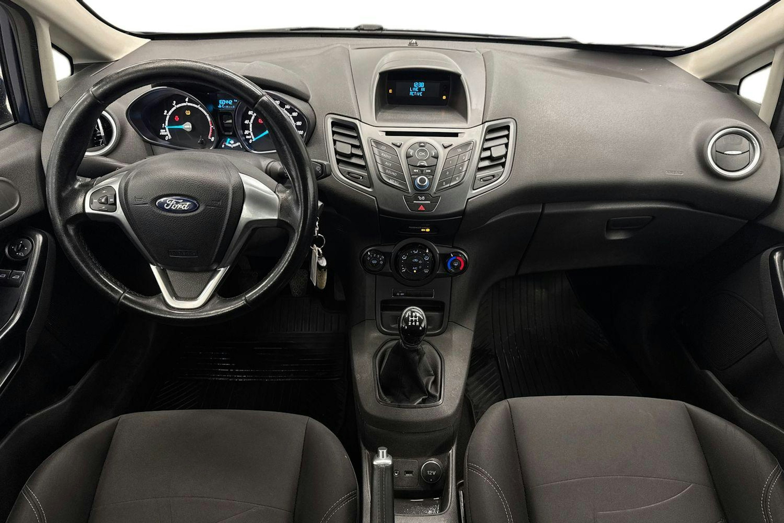 sininen Ford Fiesta 2016 kuva 9.