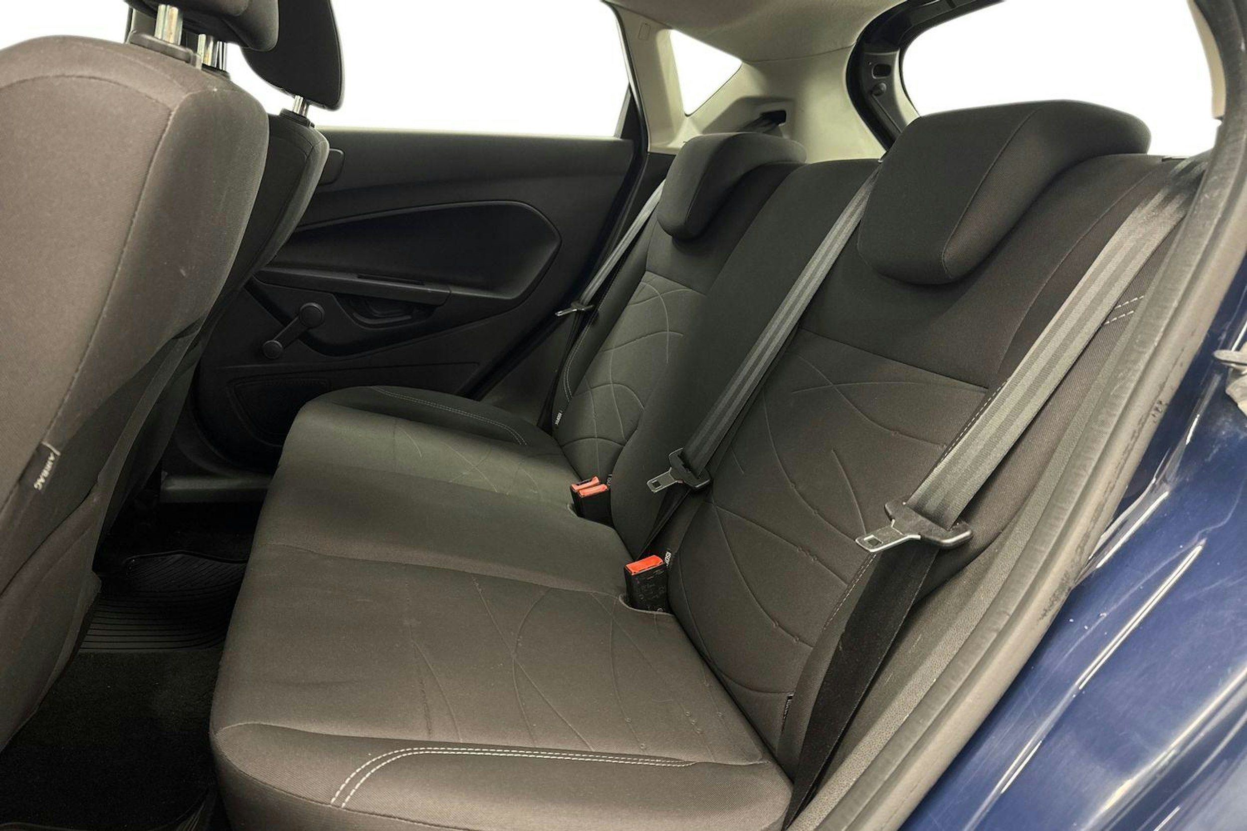 sininen Ford Fiesta 2016 kuva 10.