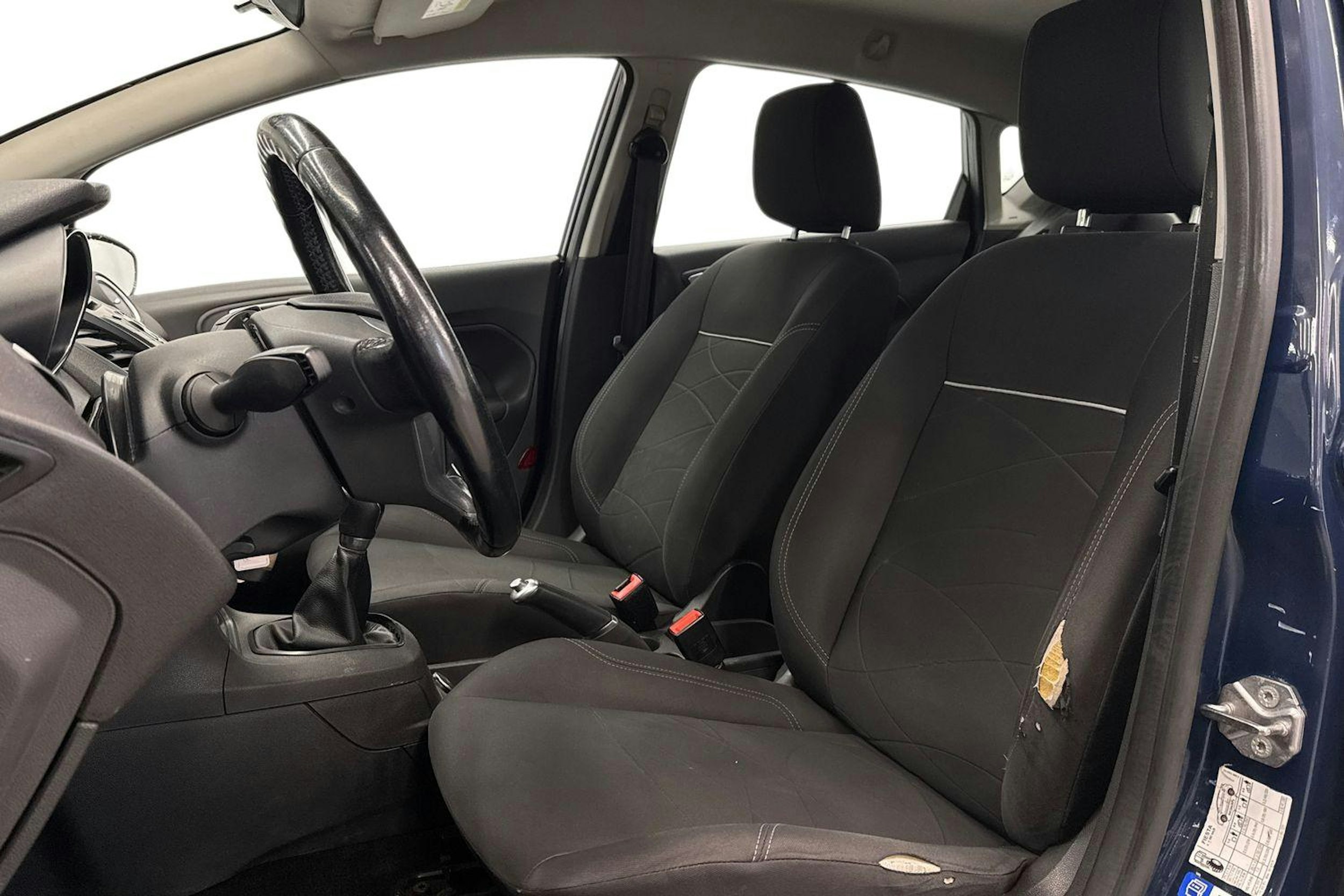 sininen Ford Fiesta 2016 kuva 11.