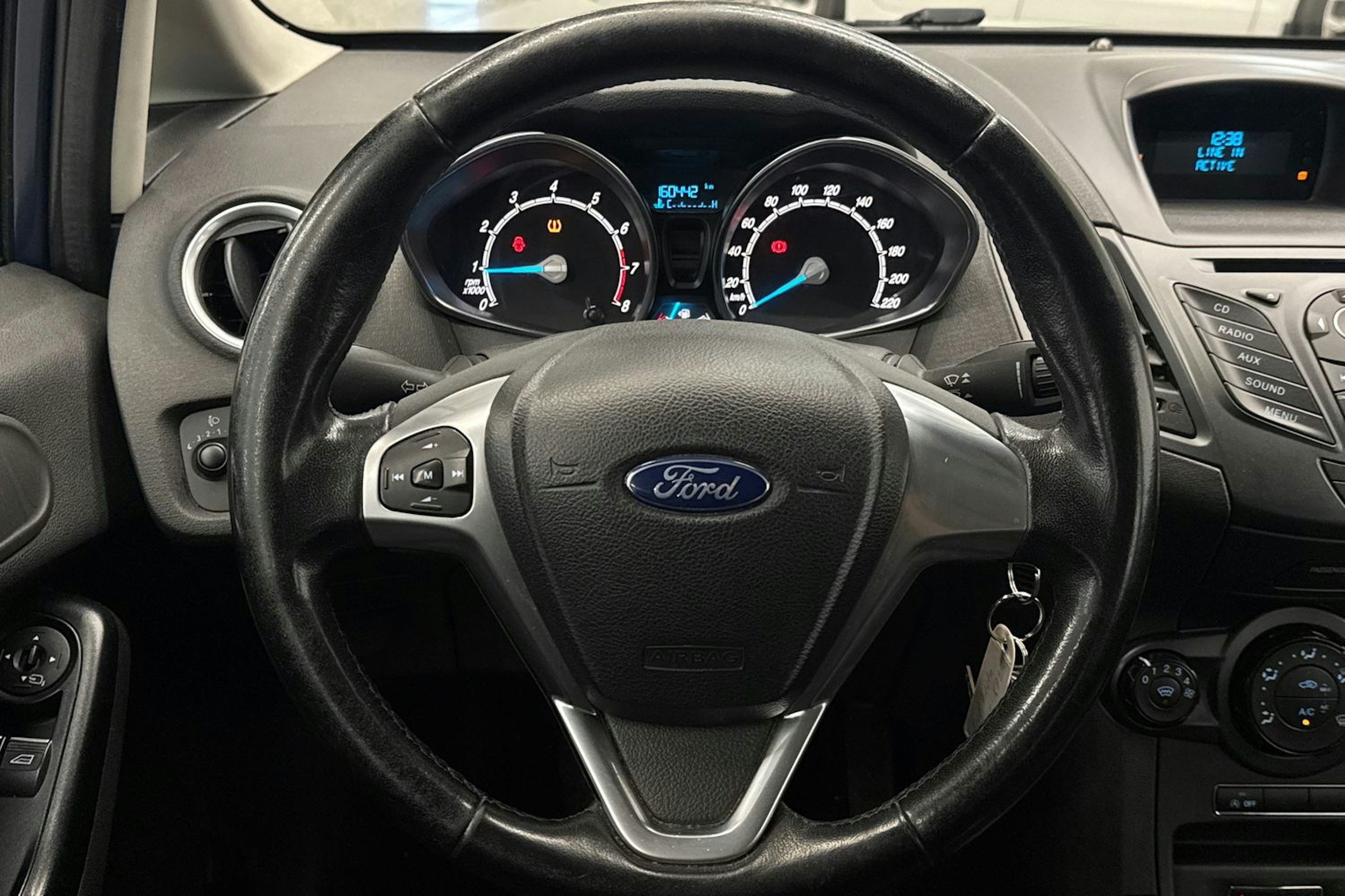 sininen Ford Fiesta 2016 kuva 14.