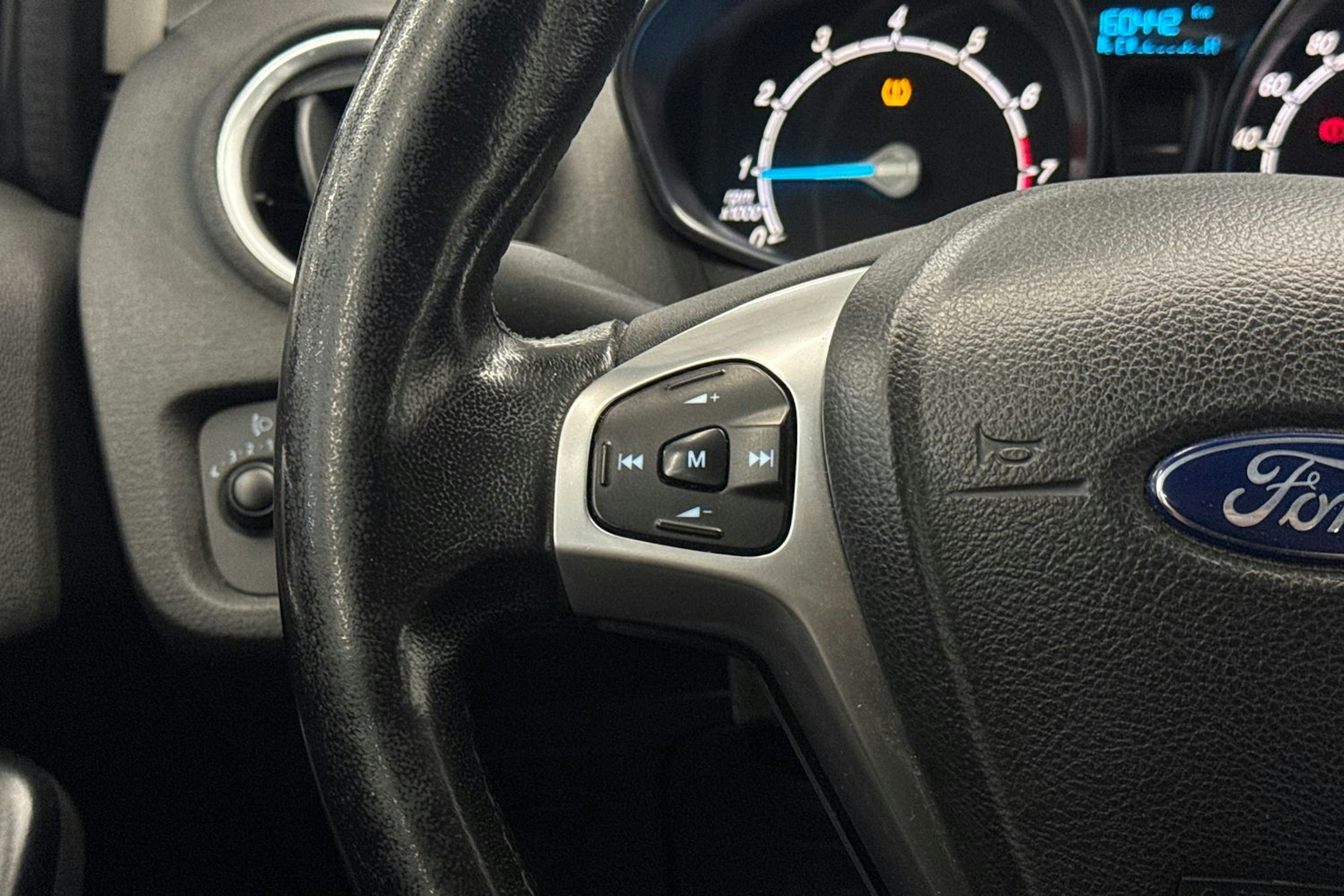 sininen Ford Fiesta 2016 kuva 15.