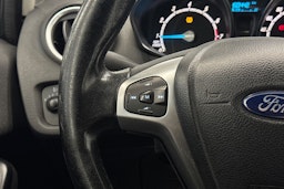 sininen Ford Fiesta 2016 kuva 15.