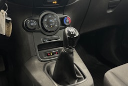 sininen Ford Fiesta 2016 kuva 19.