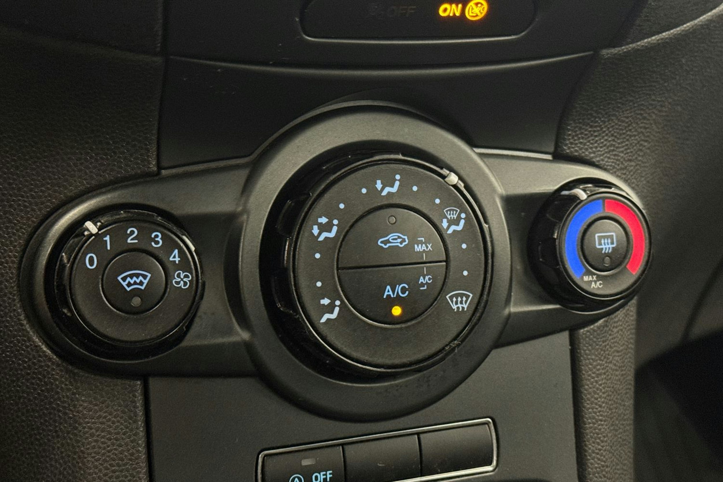 sininen Ford Fiesta 2016 kuva 24.