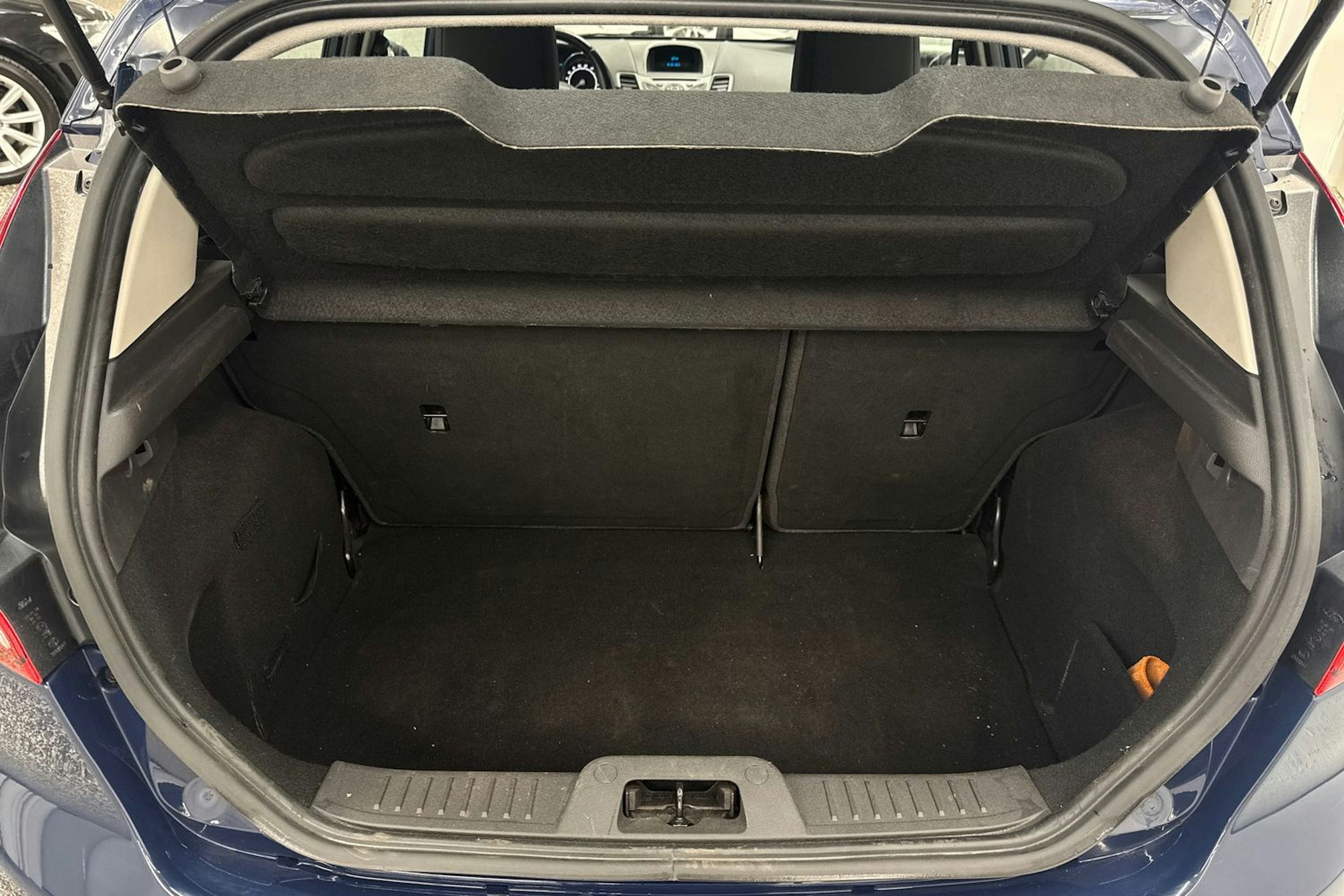 sininen Ford Fiesta 2016 kuva 33.