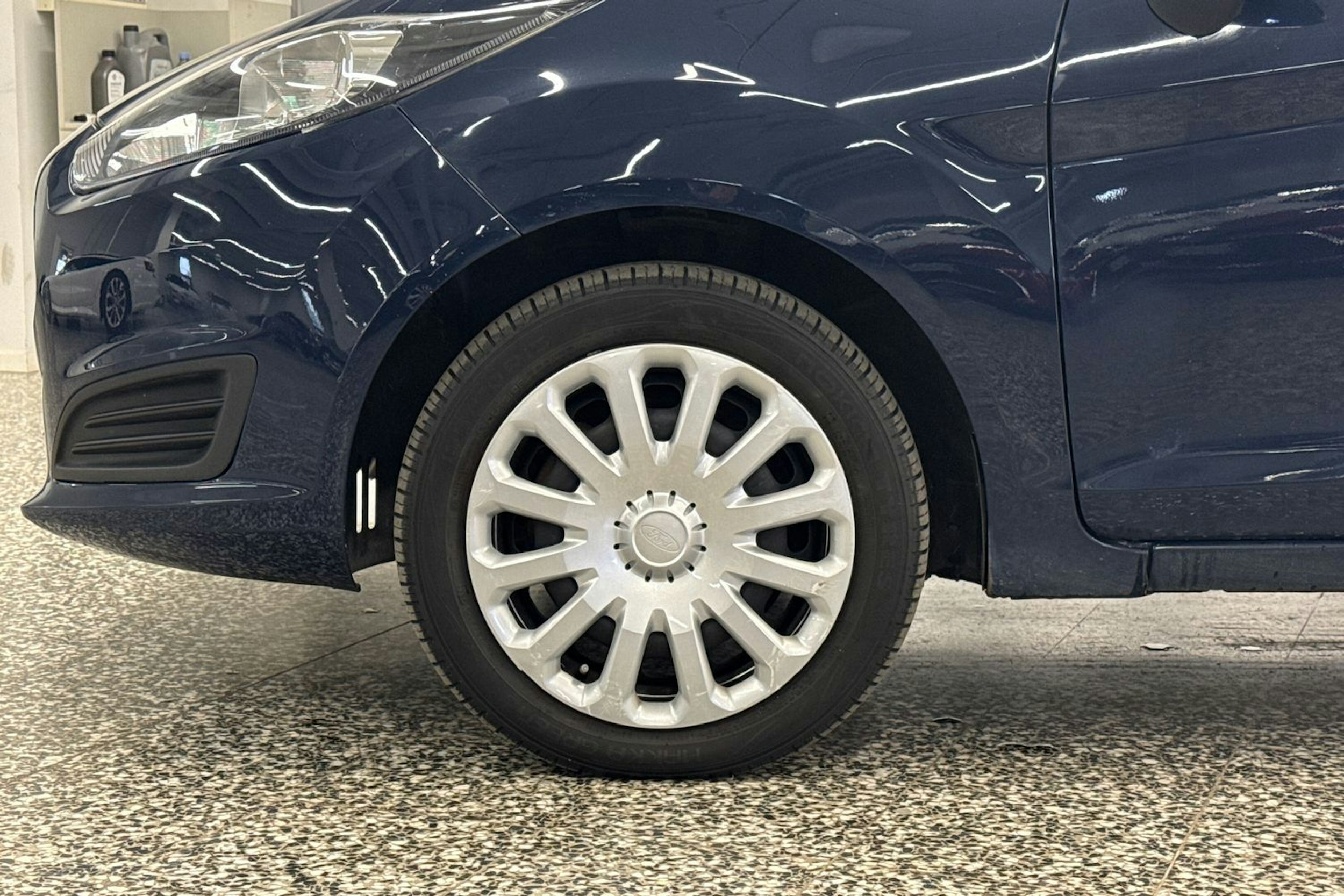 sininen Ford Fiesta 2016 kuva 34.