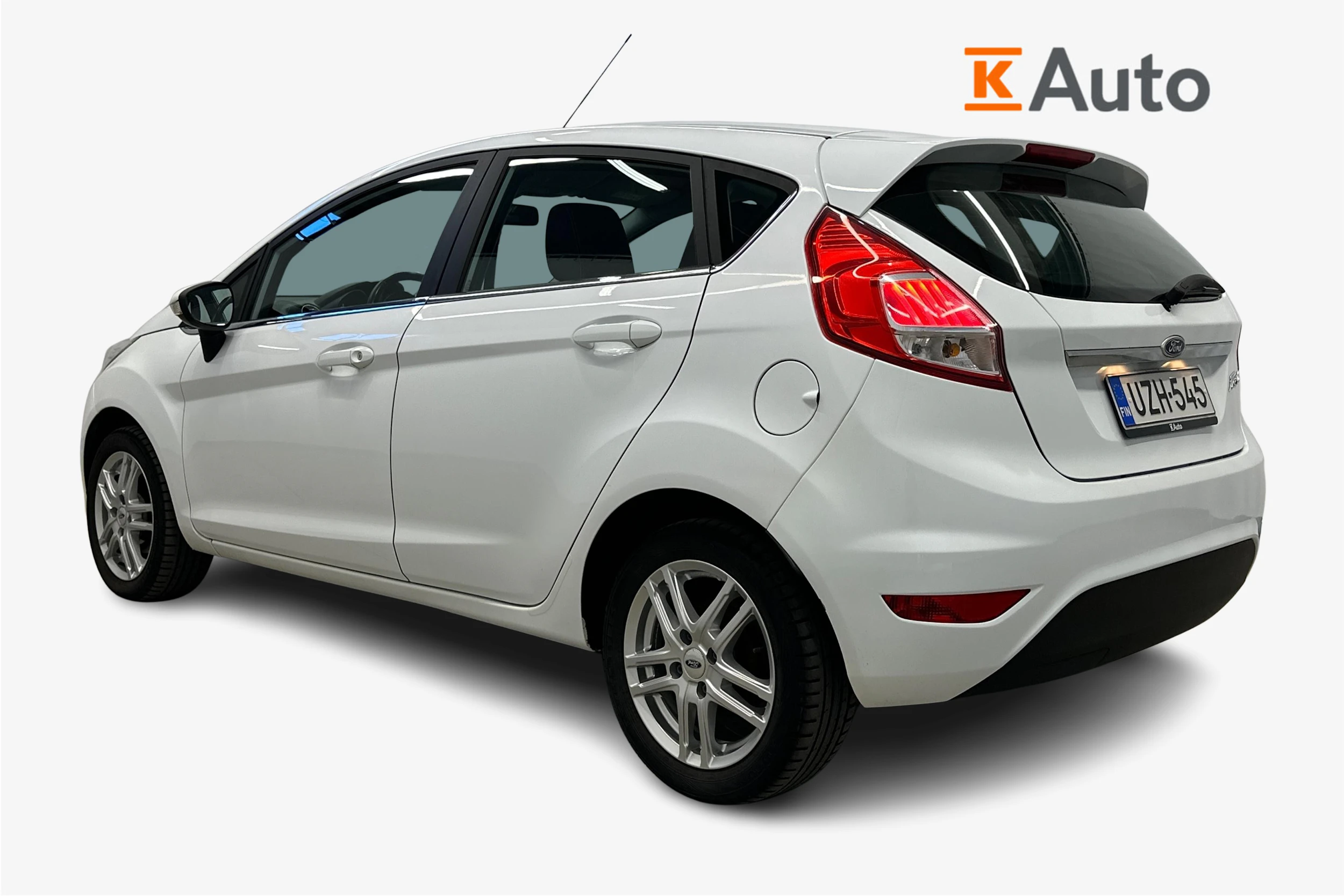 valkoinen Ford Fiesta 2016 kuva 2.