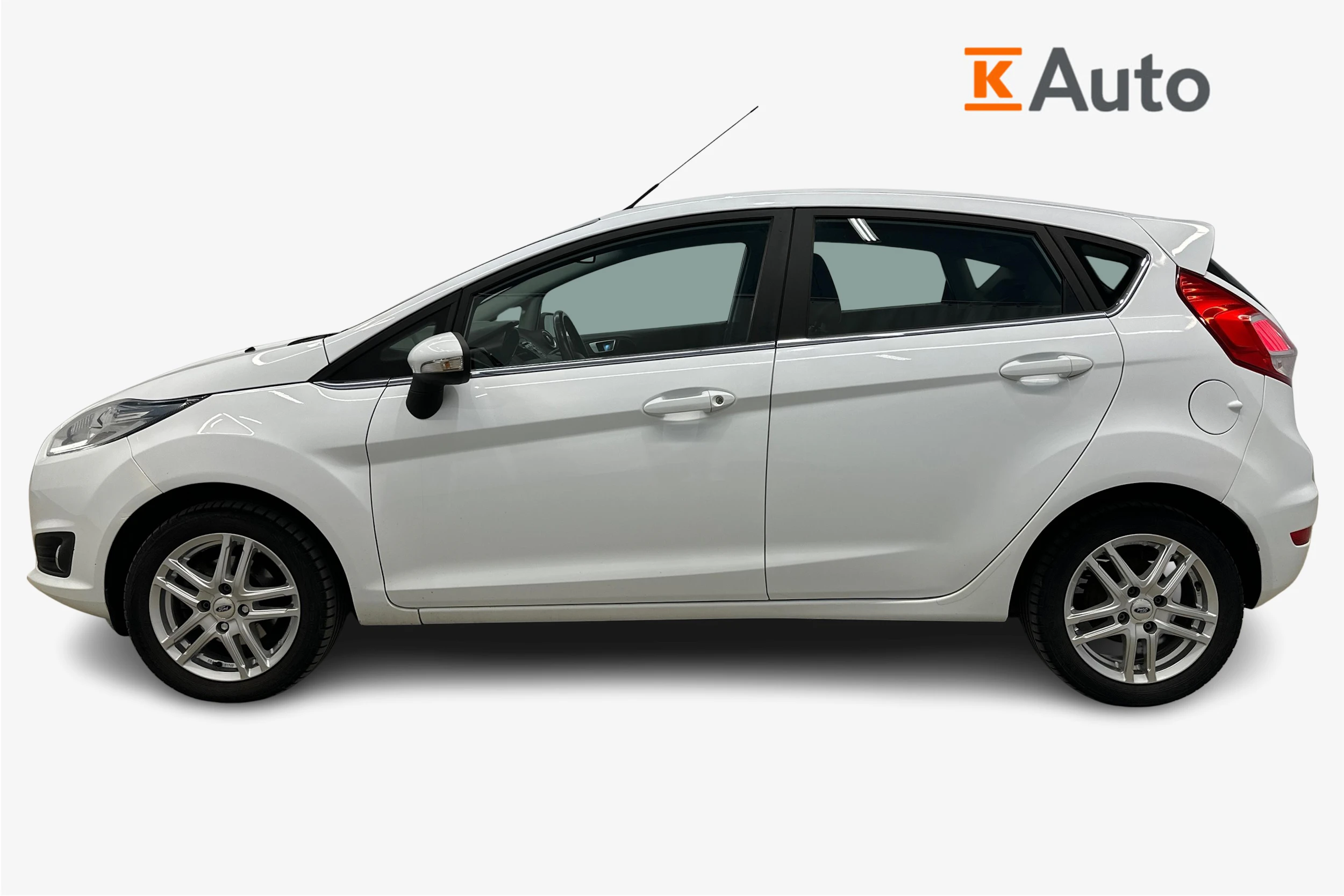 valkoinen Ford Fiesta 2016 kuva 5.