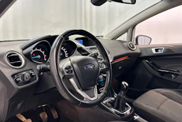 valkoinen Ford Fiesta 2016 kuva 10.