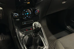 valkoinen Ford Fiesta 2016 kuva 18.
