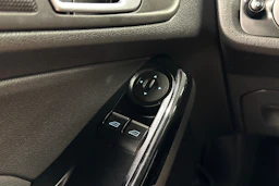 valkoinen Ford Fiesta 2016 kuva 19.