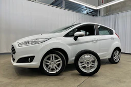 valkoinen Ford Fiesta 2016 kuva 21.