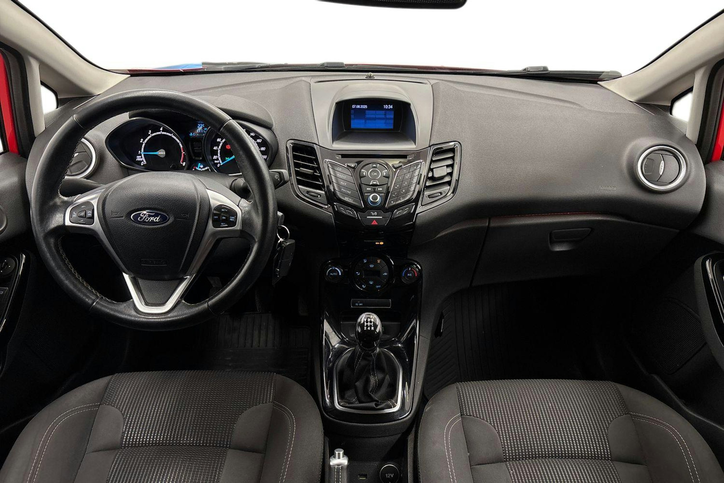 punainen Ford Fiesta 2016 kuva 9.