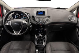 punainen Ford Fiesta 2016 kuva 9.