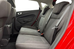 punainen Ford Fiesta 2016 kuva 10.