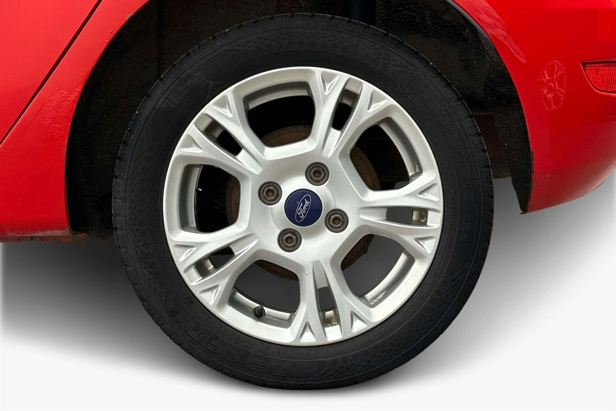 punainen Ford Fiesta 2016 kuva 11.