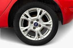 punainen Ford Fiesta 2016 kuva 11.