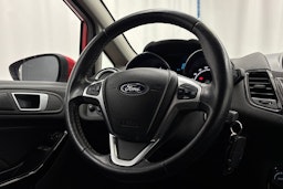 punainen Ford Fiesta 2016 kuva 15.