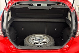 punainen Ford Fiesta 2016 kuva 20.