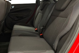 Punainen Ford Fiesta 2016 kuva 10.