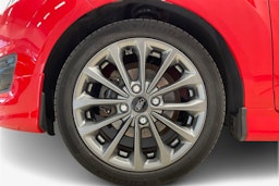 Punainen Ford Fiesta 2016 kuva 11.