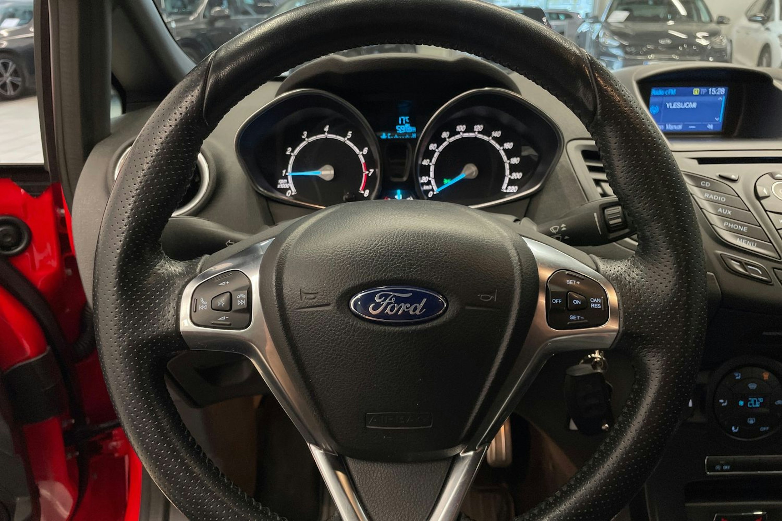 Punainen Ford Fiesta 2016 kuva 15.