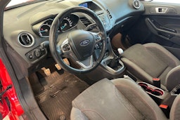 punainen Ford Fiesta 2016 kuva 7.
