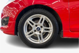 punainen Ford Fiesta 2016 kuva 11.