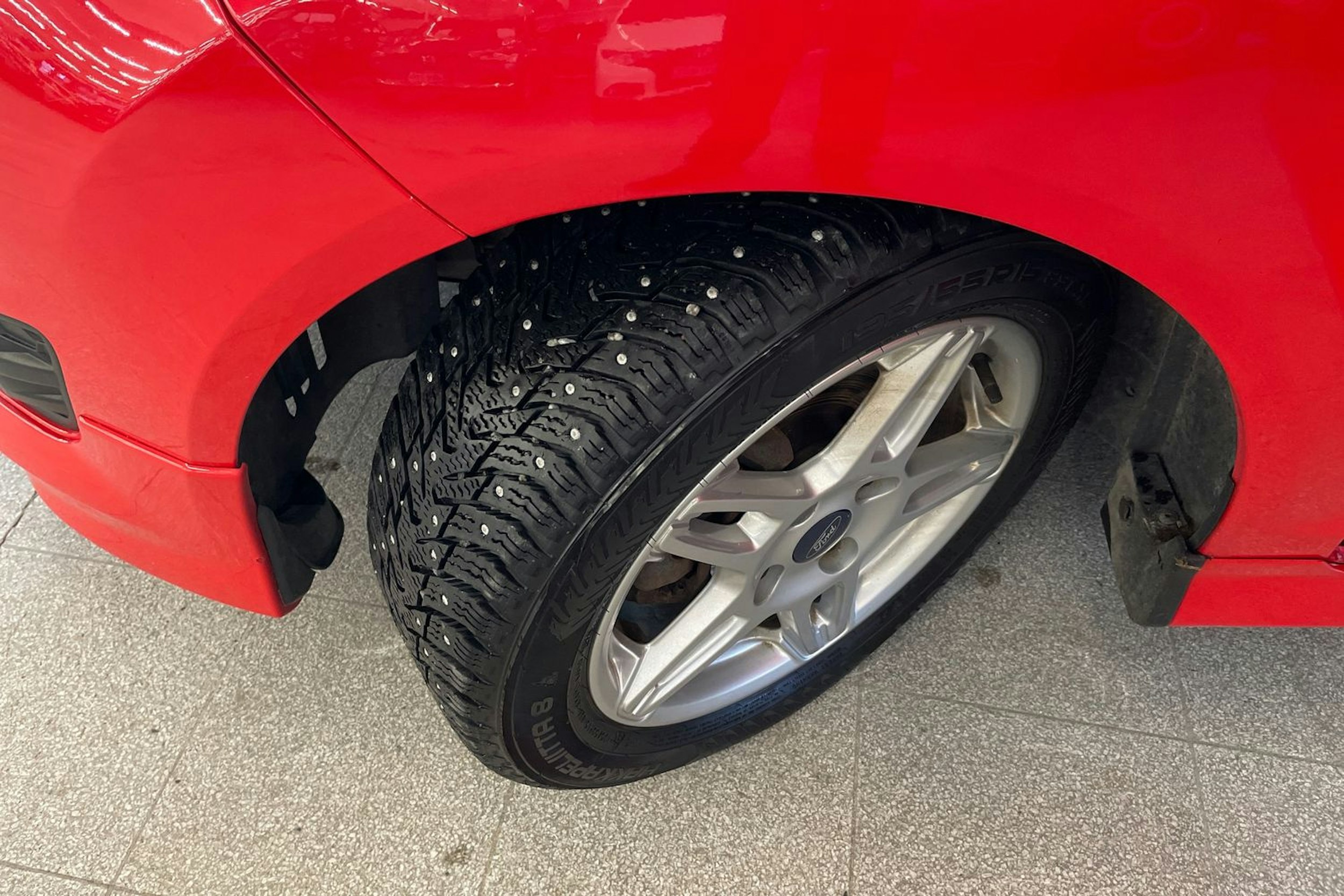 punainen Ford Fiesta 2016 kuva 13.
