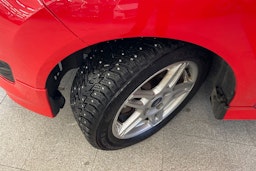 punainen Ford Fiesta 2016 kuva 13.