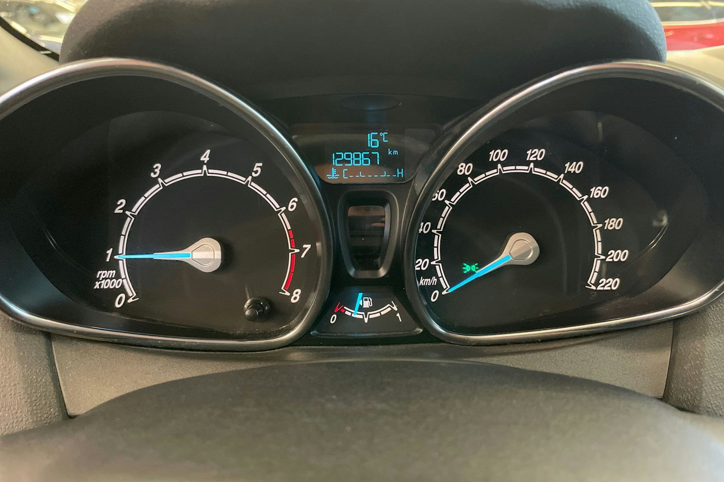 punainen Ford Fiesta 2016 kuva 14.