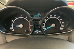 punainen Ford Fiesta 2016 kuva 14.