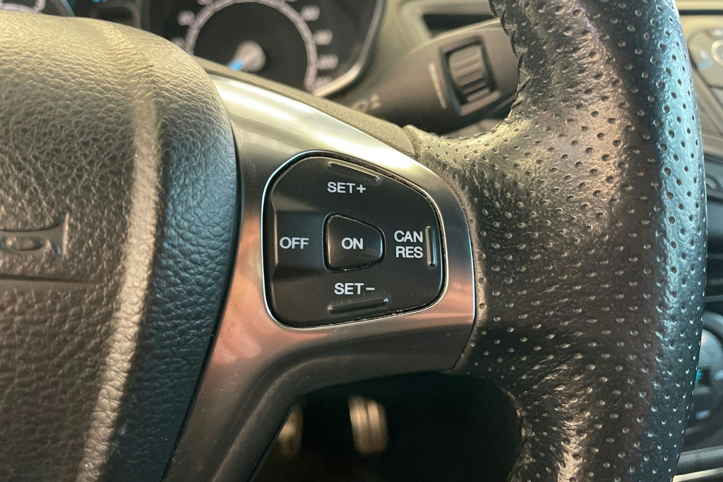 punainen Ford Fiesta 2016 kuva 15.