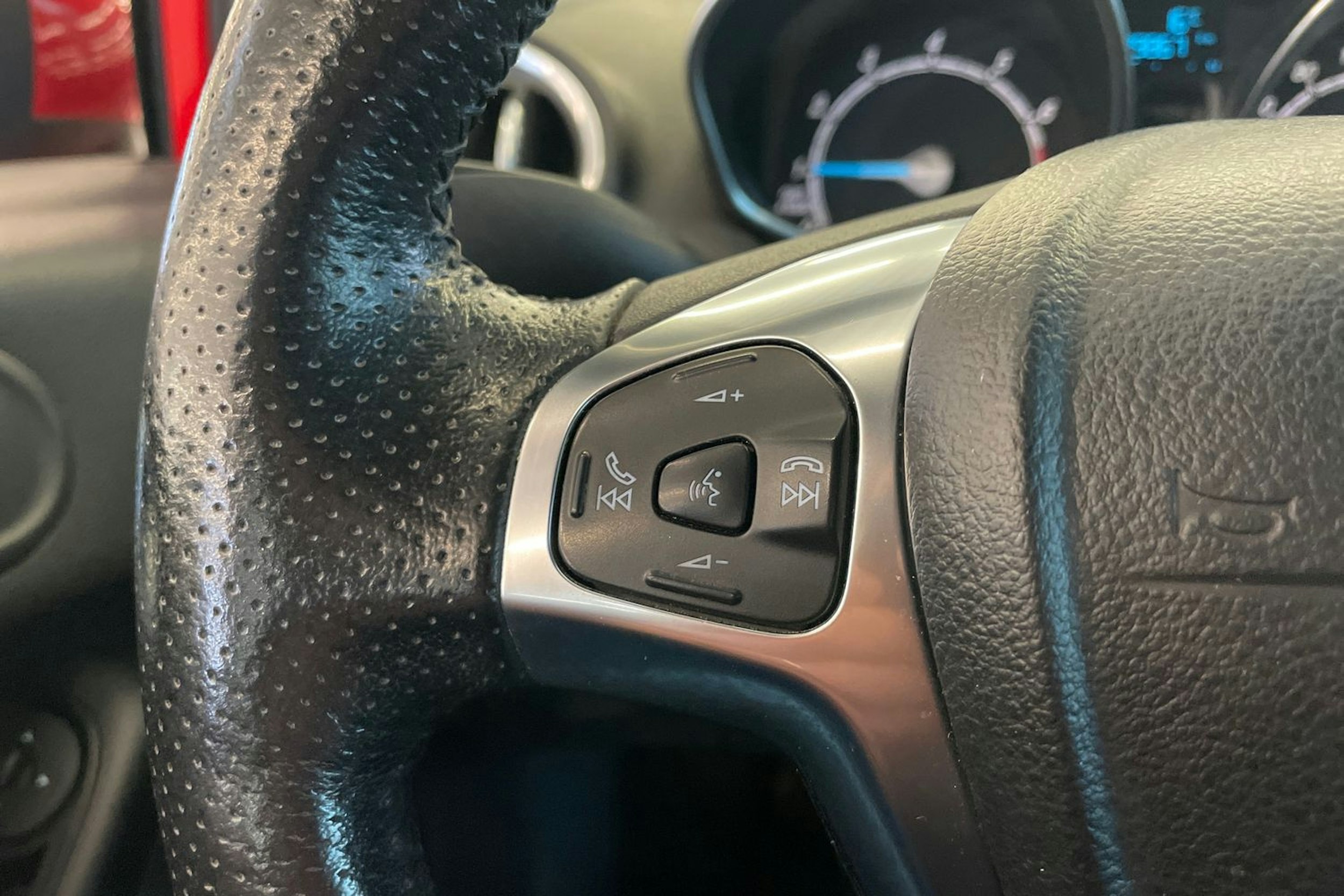 punainen Ford Fiesta 2016 kuva 16.