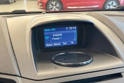 punainen Ford Fiesta 2016 kuva 17.