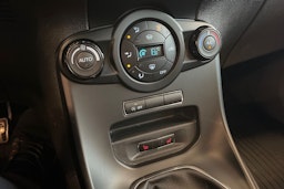 punainen Ford Fiesta 2016 kuva 19.