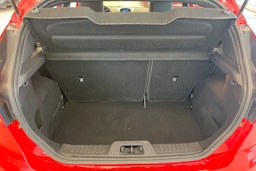 punainen Ford Fiesta 2016 kuva 21.