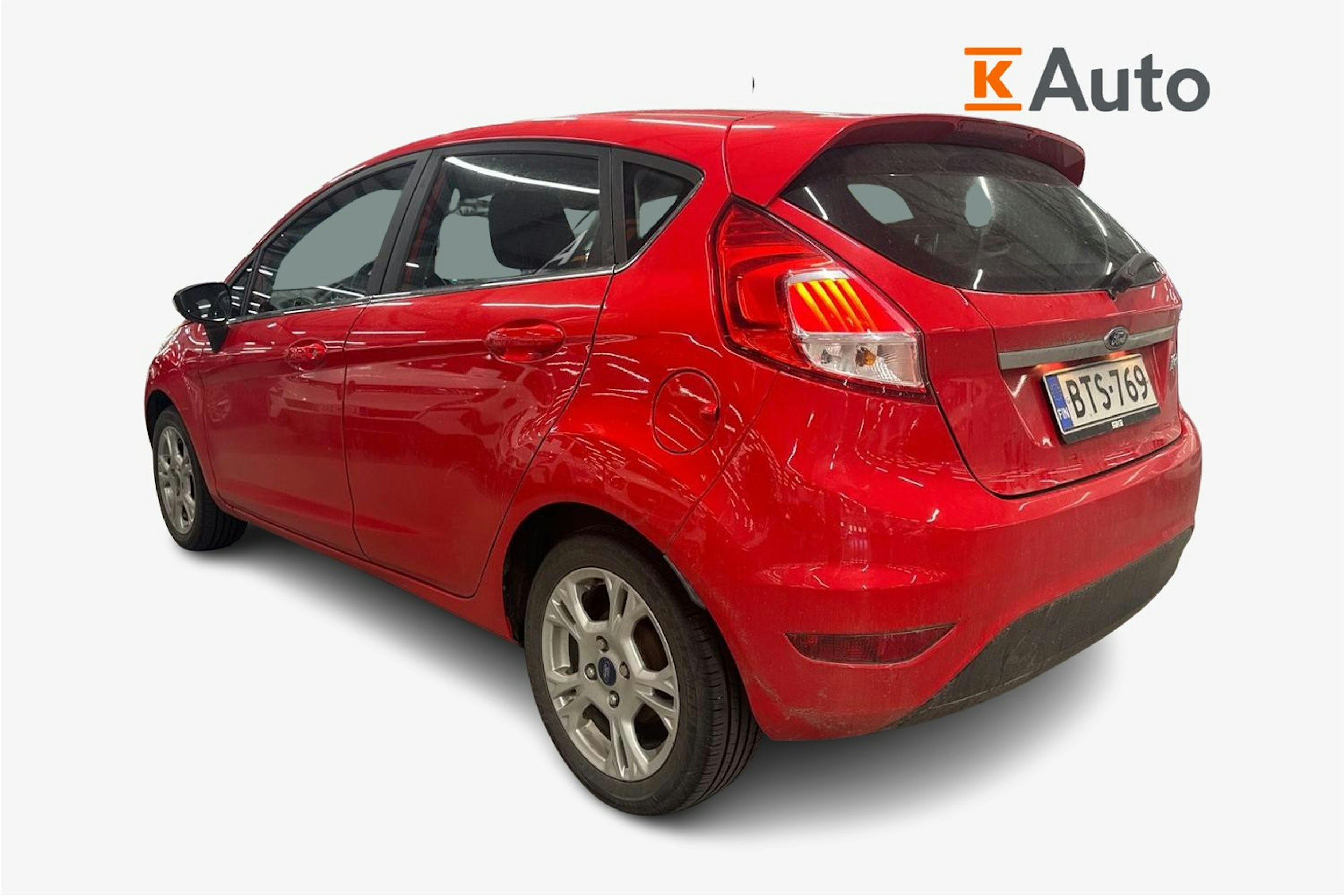 punainen Ford Fiesta 2017 kuva 2.