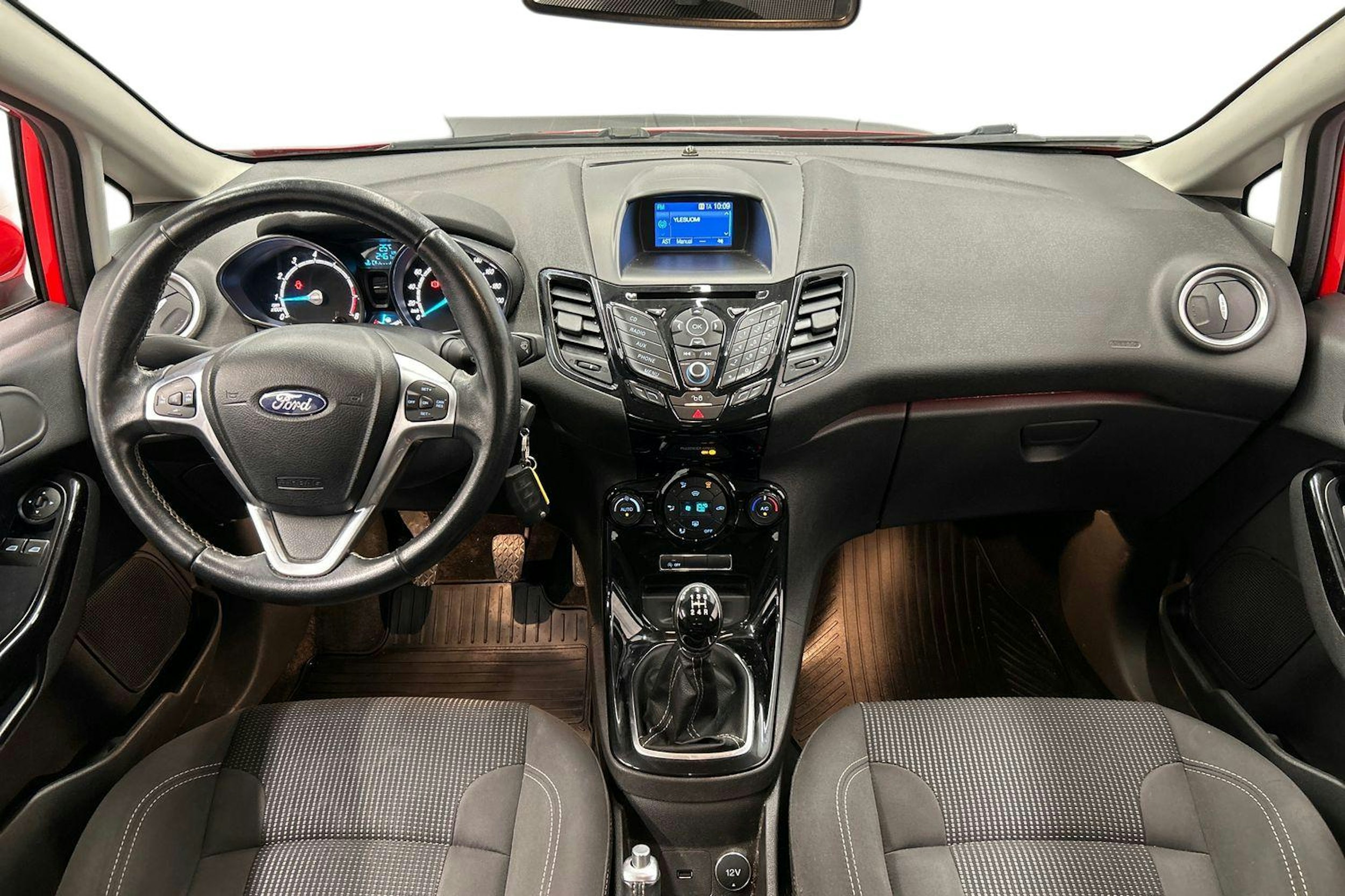 punainen Ford Fiesta 2017 kuva 9.