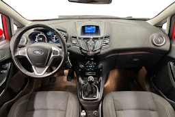 punainen Ford Fiesta 2017 kuva 9.