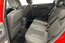 punainen Ford Fiesta 2017 kuva 10.