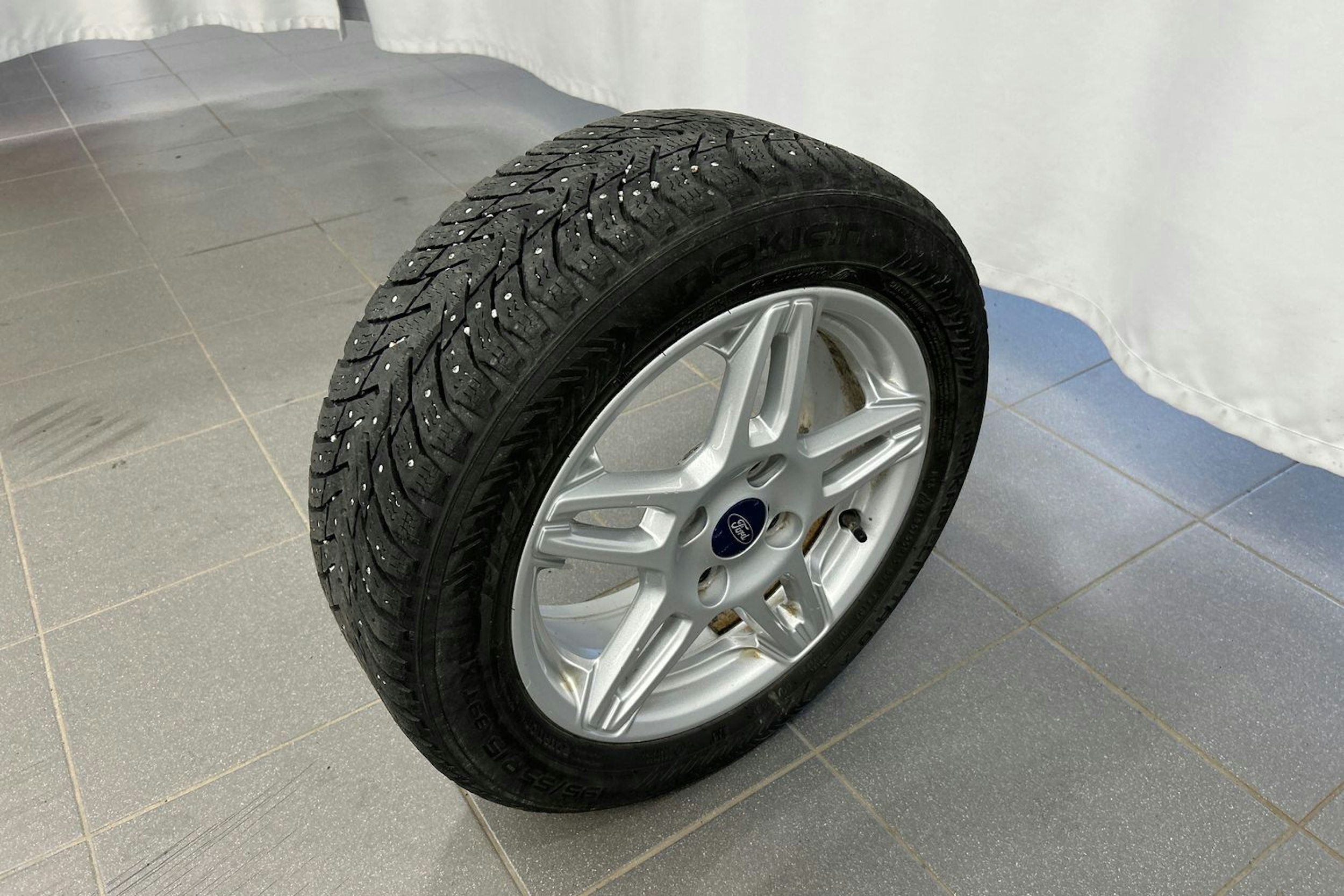 punainen Ford Fiesta 2017 kuva 15.