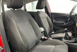 punainen Ford Fiesta 2017 kuva 17.