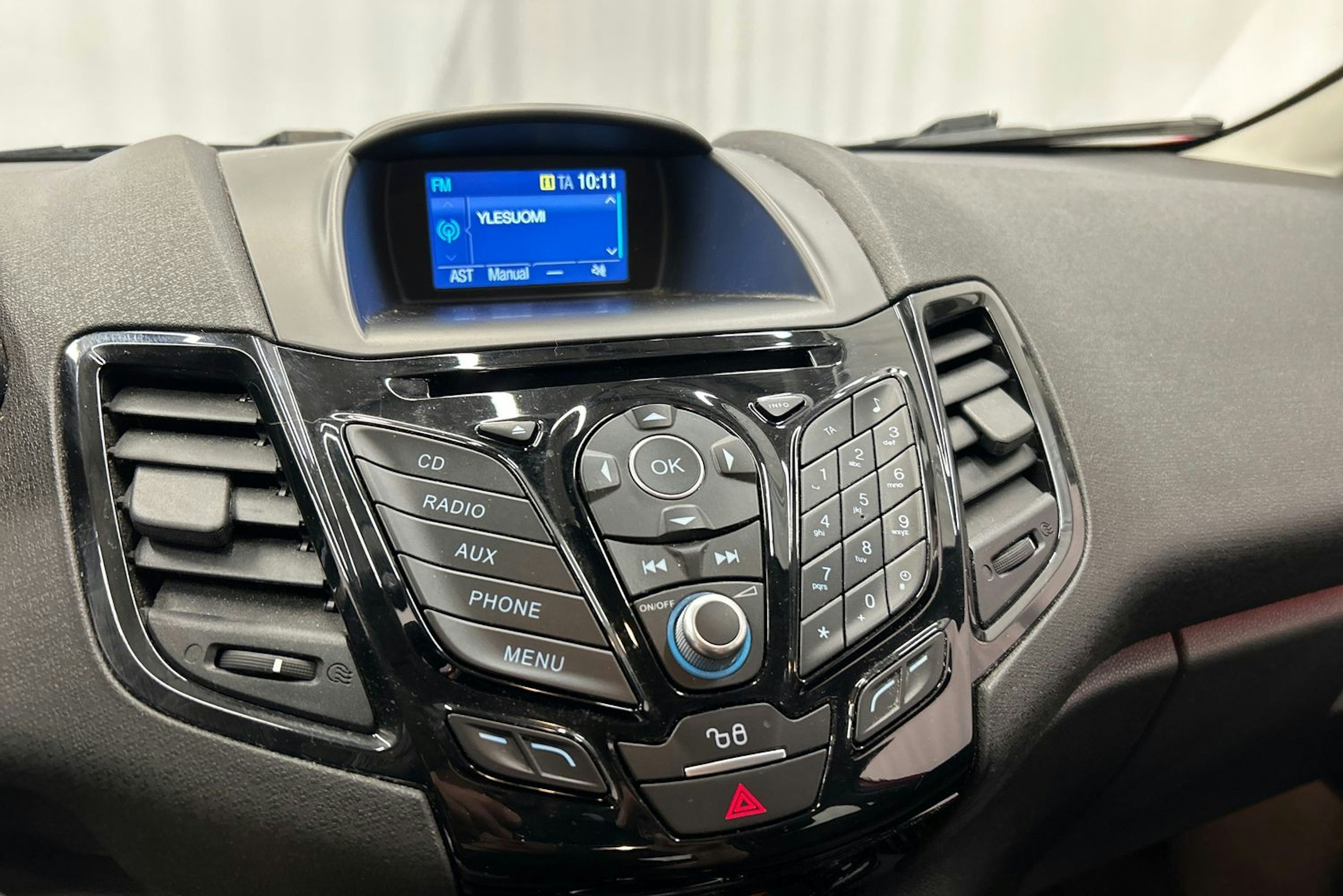 punainen Ford Fiesta 2017 kuva 21.